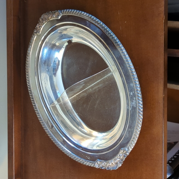 Castle Silverplate Divided Serving Dush - Picture 1 of 4
